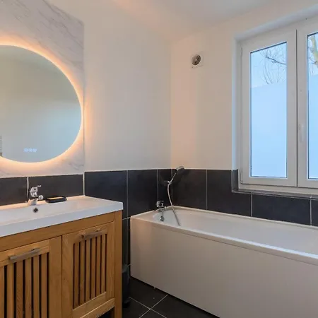 3 Bedroom House With Terrace, Near Lille بيت ضيافة 3*