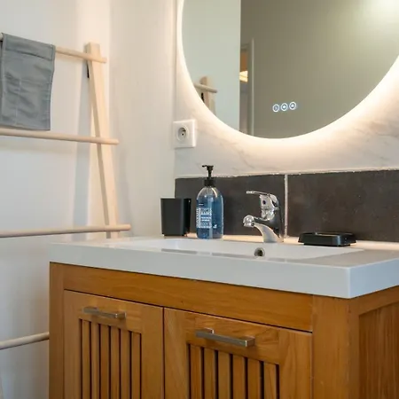 3 Bedroom House With Terrace, Near Lille بيت ضيافة ماركب-ان-باروئيل